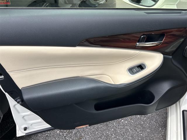 クラウンハイブリッド ロイヤルサルーン　ＥＴＣ　オートクルーズコントロール　バックカメラ　ナビ　ＴＶ　アルミホイール　オートライト　ＨＩＤ　ＣＶＴ　シートヒーター　スマートキー　アイドリングストップ　電動格納ミラー　盗難防止システム（31枚目）
