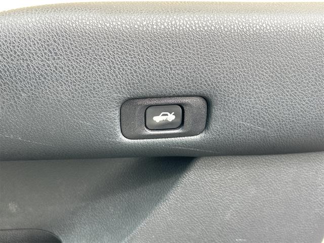 クラウンハイブリッド ロイヤルサルーン　ＥＴＣ　オートクルーズコントロール　バックカメラ　ナビ　ＴＶ　アルミホイール　オートライト　ＨＩＤ　ＣＶＴ　シートヒーター　スマートキー　アイドリングストップ　電動格納ミラー　盗難防止システム（48枚目）