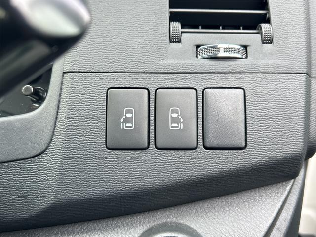 指先ひとつでドアオープン。【ワンアクション両側パワースライドドア】両手がふさがっていても、スイッチひとつでスライドドアが自動解錠＆自動オープンします。