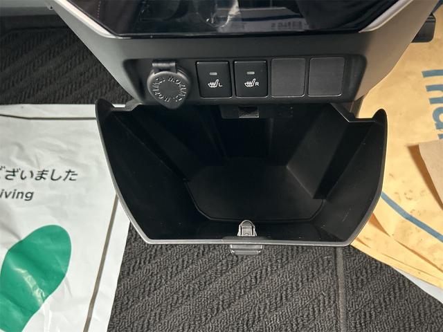 ルーミー カスタムＧ　Ｓ　バックカメラ　ナビ　ＴＶ　両側電動スライドドア　オートクルーズコントロール　衝突被害軽減システム　アルミホイール　オートライト　ＬＥＤヘッドランプ　スマートキー　アイドリングストップ　電動格納ミラー（42枚目）