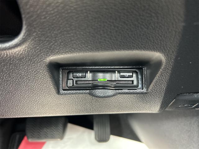 プリウス Sツーリングセレクション ETC クリアランスソナー レーンアシスト オートクルーズコントロール 衝突被害軽減システム バックカメラ ナビ TV アルミホイール オートマチックハイビーム オートライト LEDヘッドランプ(9枚目)