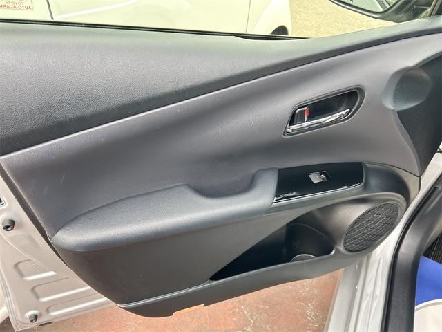 プリウス Sツーリングセレクション ETC クリアランスソナー レーンアシスト オートクルーズコントロール 衝突被害軽減システム バックカメラ ナビ TV アルミホイール オートマチックハイビーム オートライト LEDヘッドランプ(32枚目)