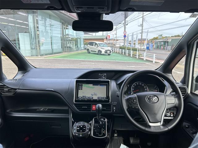 ノア Ｓｉ　ダブルバイビー　ＥＴＣ　バックカメラ　ナビ　ＴＶ　オートクルーズコントロール　レーンアシスト　衝突被害軽減システム　両側電動スライドドア　オートマチックハイビーム　オートライト　ＬＥＤヘッドランプ　スマートキー（2枚目）