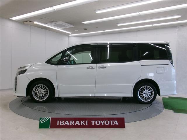 ヴォクシー ハイブリッドＺＳ　煌ＩＩ　電動両側スライドドア　ドライブレコーダ　パワーステアリング　ＤＶＤ再生可　リアクーラー　スマキー　地デジＴＶ　ＡＵＸ　横滑防止　Ｗエアバック　ＡＡＣ　ＬＥＤランプ　エアバッグ　ナビＴＶ　盗難防止装置（2枚目）