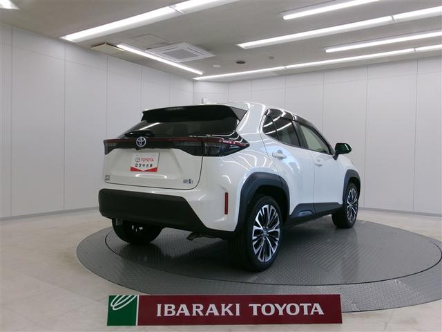 ヤリスクロス ハイブリッドZ ドライブレコーダ インテリジェントキー アルミホイル LEDライト リアカメラ クルーズコントロール 横滑り防止システム TV 電動シ-ト パワステ オートエアコン キーフリー イモビライザ ABS(3枚目)