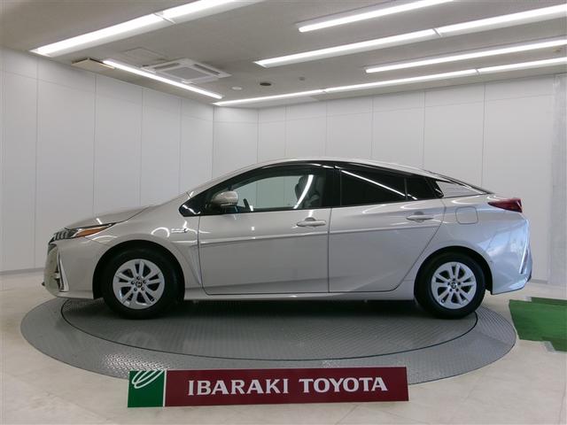 プリウスＰＨＶ Ａプレミアム　ナビ付き　ＬＥＤライト　黒革シート　Ｂカメラ　パワステ　オートエアコン　パワーウィンドウ　アルミ　ＡＢＳ　メモリーナビ　エアバッグ　サイドエアバック　助手席エアバッグ　プリクラッシュセーフティー（2枚目）