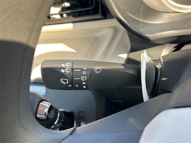 ムーヴキャンバス ストライプスＧ　バックカメラ　両側電動スライドドア　ＴＶ　クリアランスソナー　衝突被害軽減システム　オートライト　ＬＥＤヘッドランプ　スマートキー　アイドリングストップ　電動格納ミラー　シートヒーター　ベンチシート（10枚目）