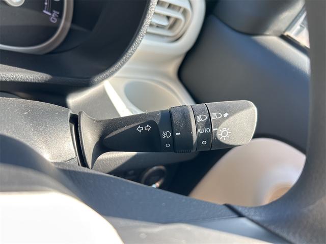 ムーヴキャンバス ストライプスＧ　バックカメラ　両側電動スライドドア　ＴＶ　クリアランスソナー　衝突被害軽減システム　オートライト　ＬＥＤヘッドランプ　スマートキー　アイドリングストップ　電動格納ミラー　シートヒーター　ベンチシート（11枚目）