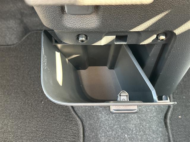 ムーヴキャンバス ストライプスＧ　バックカメラ　両側電動スライドドア　ＴＶ　クリアランスソナー　衝突被害軽減システム　オートライト　ＬＥＤヘッドランプ　スマートキー　アイドリングストップ　電動格納ミラー　シートヒーター　ベンチシート（44枚目）