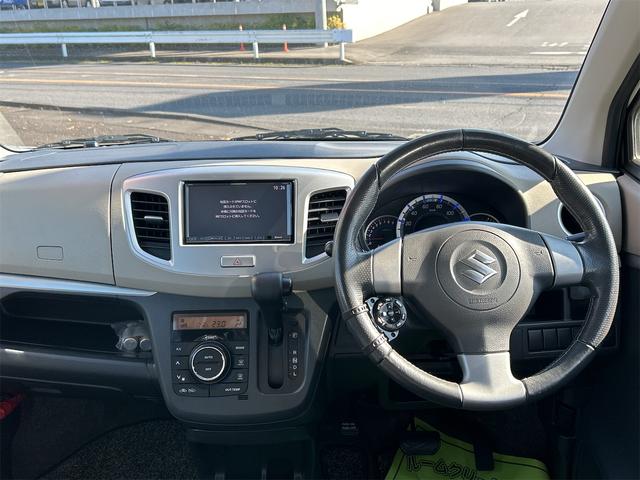 ワゴンＲ ＦＸリミテッド　ＥＴＣ　オートライト　ＨＩＤ　スマートキー　アイドリングストップ　電動格納ミラー　ＣＶＴ　盗難防止システム　ＡＢＳ　ＣＤ　アルミホイール　衝突安全ボディ　エアコン（49枚目）