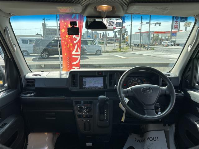 ハイゼットカーゴ ＤＸ　ＳＡＩＩＩ　ＡＴ　衝突被害軽減システム　レーンアシスト　ドライブレコーダー　ナビ　バックカメラ　両側スライドドア　アイドリングストップ　オートマチックハイビーム　ＡＢＳ　ＥＳＣ　エアコン（2枚目）