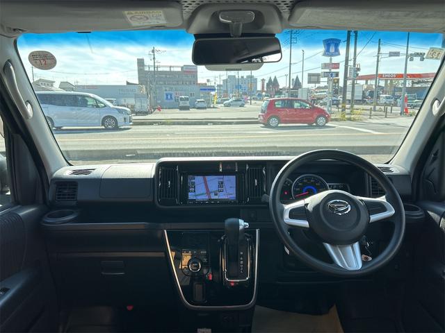 車を運転する際には運転席の存在は欠かせません。なのでしっかりとチェックしたいポイントですね。