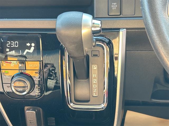 シフトレバー。ぜひ一度お客様の目で確認してください。