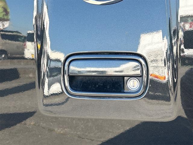 ご覧頂きまして誠に有難うございます！！是非ご来店して頂き、実際にご覧になって頂ければと思います。お客様からのご連絡をスタッフ一同、心よりお待ちしております