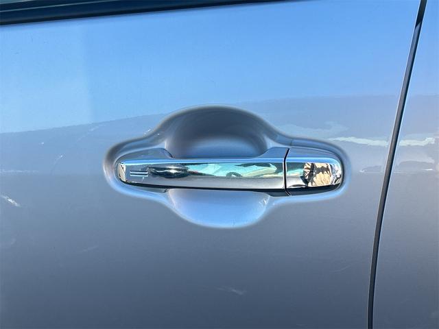 アクア Sスタイルブラック 全周囲カメラ ナビ クリアランスソナー レーンアシスト 衝突被害軽減システム オートマチックハイビーム オートライト スマートキー 電動格納ミラー CVT 盗難防止システム 衝突安全ボディ ABS(31枚目)