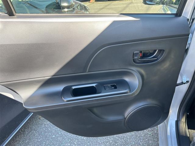 アクア Sスタイルブラック 全周囲カメラ ナビ クリアランスソナー レーンアシスト 衝突被害軽減システム オートマチックハイビーム オートライト スマートキー 電動格納ミラー CVT 盗難防止システム 衝突安全ボディ ABS(32枚目)