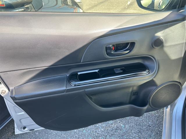 アクア Sスタイルブラック 全周囲カメラ ナビ クリアランスソナー レーンアシスト 衝突被害軽減システム オートマチックハイビーム オートライト スマートキー 電動格納ミラー CVT 盗難防止システム 衝突安全ボディ ABS(34枚目)