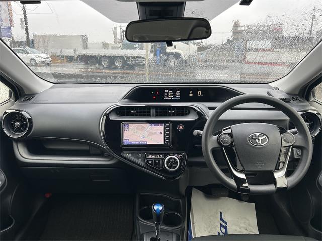 アクア Ｓ　バックカメラ　ナビ　ＴＶ　レーンアシスト　オートマチックハイビーム　オートライト　スマートキー　電動格納ミラー　ＣＶＴ　盗難防止システム　衝突安全ボディ　ＡＢＳ　ＥＳＣ　ＣＤ（2枚目）