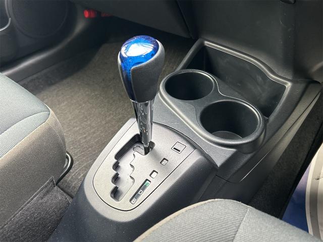 アクア Ｓ　バックカメラ　ナビ　ＴＶ　レーンアシスト　オートマチックハイビーム　オートライト　スマートキー　電動格納ミラー　ＣＶＴ　盗難防止システム　衝突安全ボディ　ＡＢＳ　ＥＳＣ　ＣＤ（8枚目）