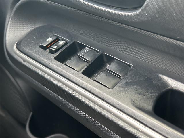 アクア Ｓ　バックカメラ　ナビ　ＴＶ　レーンアシスト　オートマチックハイビーム　オートライト　スマートキー　電動格納ミラー　ＣＶＴ　盗難防止システム　衝突安全ボディ　ＡＢＳ　ＥＳＣ　ＣＤ（10枚目）