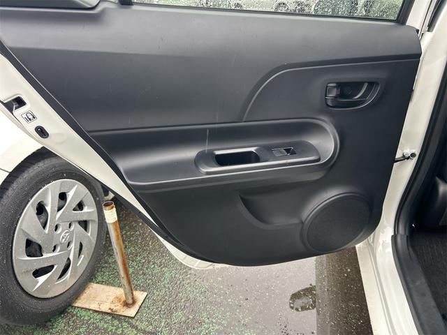 アクア Ｓ　バックカメラ　ナビ　ＴＶ　レーンアシスト　オートマチックハイビーム　オートライト　スマートキー　電動格納ミラー　ＣＶＴ　盗難防止システム　衝突安全ボディ　ＡＢＳ　ＥＳＣ　ＣＤ（32枚目）