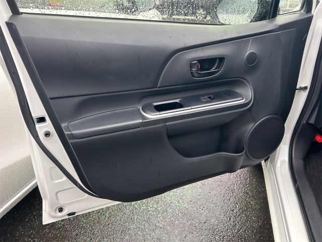 アクア Ｓ　バックカメラ　ナビ　ＴＶ　レーンアシスト　オートマチックハイビーム　オートライト　スマートキー　電動格納ミラー　ＣＶＴ　盗難防止システム　衝突安全ボディ　ＡＢＳ　ＥＳＣ　ＣＤ（35枚目）