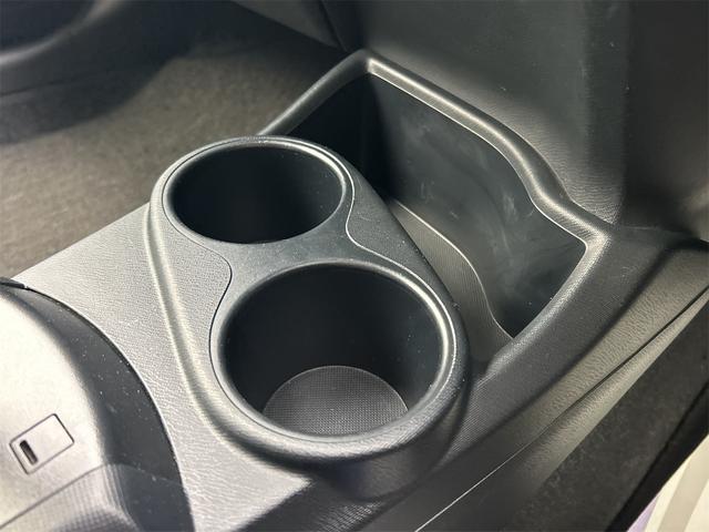 アクア Ｓ　バックカメラ　ナビ　ＴＶ　レーンアシスト　オートマチックハイビーム　オートライト　スマートキー　電動格納ミラー　ＣＶＴ　盗難防止システム　衝突安全ボディ　ＡＢＳ　ＥＳＣ　ＣＤ（38枚目）