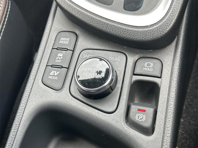 ヤリスクロス ハイブリッドＺ　４ＷＤ　ドライブレコーダー　ＥＴＣ　全周囲カメラ　クリアランスソナー　オートクルーズコントロール　レーンアシスト　パワーシート　衝突被害軽減システム　ナビ　ＴＶ　オートマチックハイビーム　オートライト（48枚目）