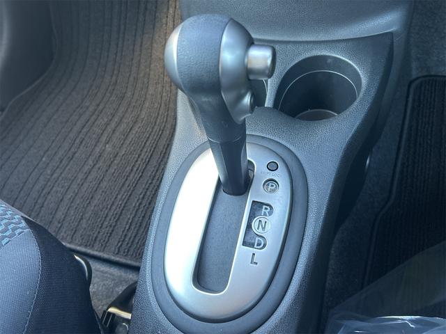 ノート Ｘ　ＤＩＧ－Ｓ　Ｖセレクション＋セーフティ　全周囲カメラ　ナビ　ＴＶ　レーンアシスト　衝突被害軽減システム　オートライト　スマートキー　アイドリングストップ　電動格納ミラー　ＣＶＴ　盗難防止システム　衝突安全ボディ　ＡＢＳ（8枚目）