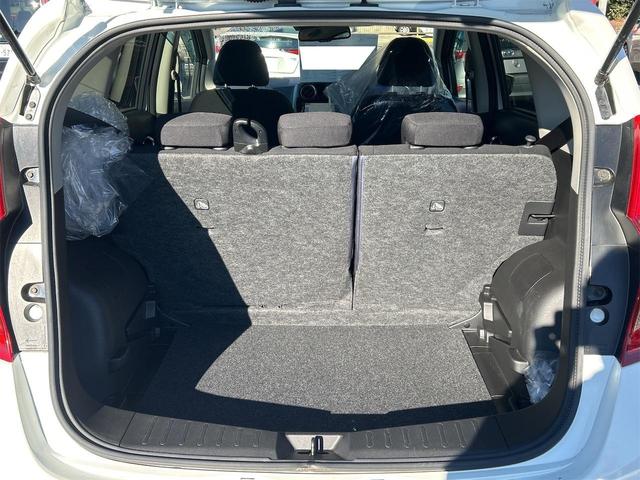 ノート Ｘ　ＤＩＧ－Ｓ　Ｖセレクション＋セーフティ　全周囲カメラ　ナビ　ＴＶ　レーンアシスト　衝突被害軽減システム　オートライト　スマートキー　アイドリングストップ　電動格納ミラー　ＣＶＴ　盗難防止システム　衝突安全ボディ　ＡＢＳ（19枚目）