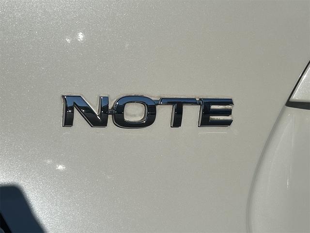 ノート Ｘ　ＤＩＧ－Ｓ　Ｖセレクション＋セーフティ　全周囲カメラ　ナビ　ＴＶ　レーンアシスト　衝突被害軽減システム　オートライト　スマートキー　アイドリングストップ　電動格納ミラー　ＣＶＴ　盗難防止システム　衝突安全ボディ　ＡＢＳ（25枚目）