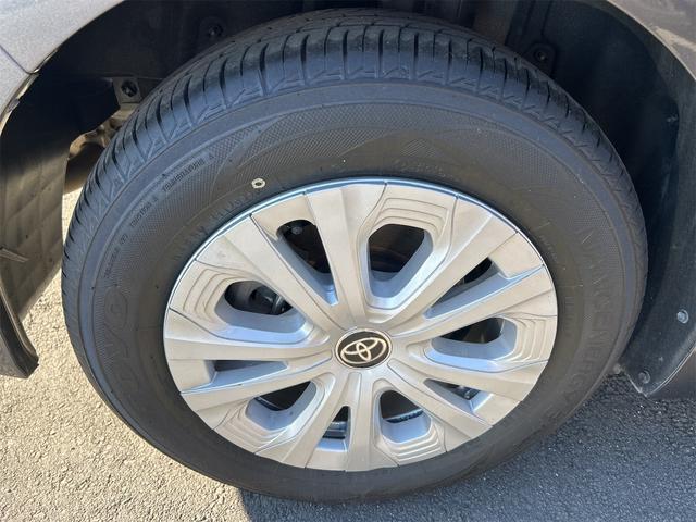 プリウス ＳセーフティプラスＩＩ　ドライブレコーダー　ＥＴＣ　レーンアシスト　オートクルーズコントロール　衝突被害軽減システム　バックカメラ　ナビ　ＴＶ　アルミホイール　オートマチックハイビーム　オートライト（20枚目）