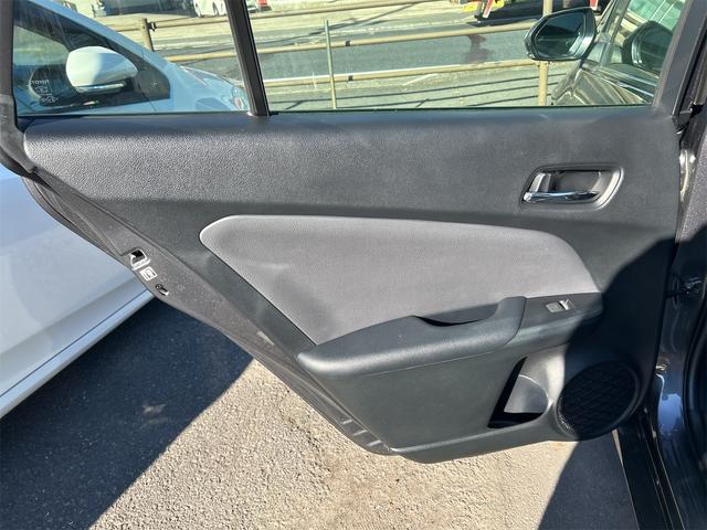 プリウス ＳセーフティプラスＩＩ　ドライブレコーダー　ＥＴＣ　レーンアシスト　オートクルーズコントロール　衝突被害軽減システム　バックカメラ　ナビ　ＴＶ　アルミホイール　オートマチックハイビーム　オートライト（28枚目）