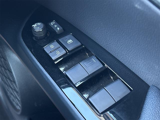 プリウス ＳセーフティプラスＩＩ　ドライブレコーダー　ＥＴＣ　レーンアシスト　オートクルーズコントロール　衝突被害軽減システム　バックカメラ　ナビ　ＴＶ　アルミホイール　オートマチックハイビーム　オートライト（47枚目）