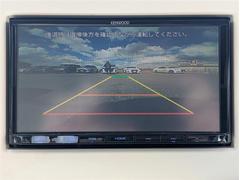 バックカメラも付いています。駐車の時に便利なのはもちろんの事、後方死角にいる子供たちに気が付くことができるので安心安全ですね 5