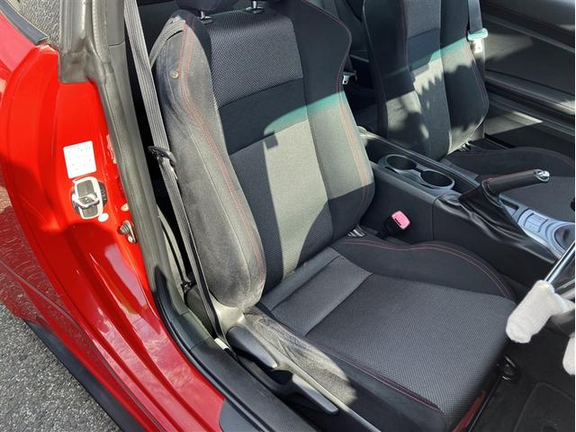 86 GT ドライブレコーダー ETC バックカメラ ナビ MT オートライト HID スマートキー 電動格納ミラー アルミホイール 盗難防止システム 衝突安全ボディ ABS CD DVD再生 エアコン(16枚目)