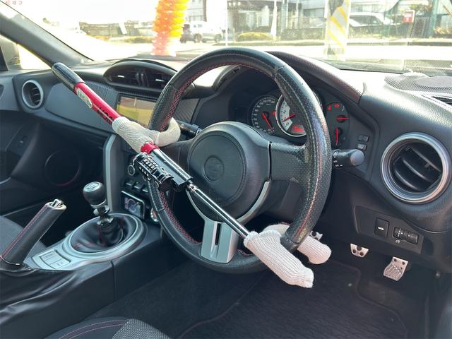 86 GT ドライブレコーダー ETC バックカメラ ナビ MT オートライト HID スマートキー 電動格納ミラー アルミホイール 盗難防止システム 衝突安全ボディ ABS CD DVD再生 エアコン(21枚目)