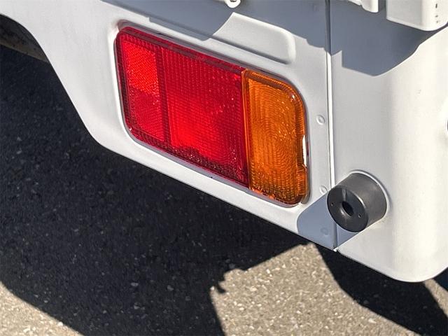 キャリイトラック ＫＣ　４ＷＤ　軽トラック　ＡＴ　ＡＢＳ　エアコン　パワーステアリング　運転席エアバッグ（27枚目）