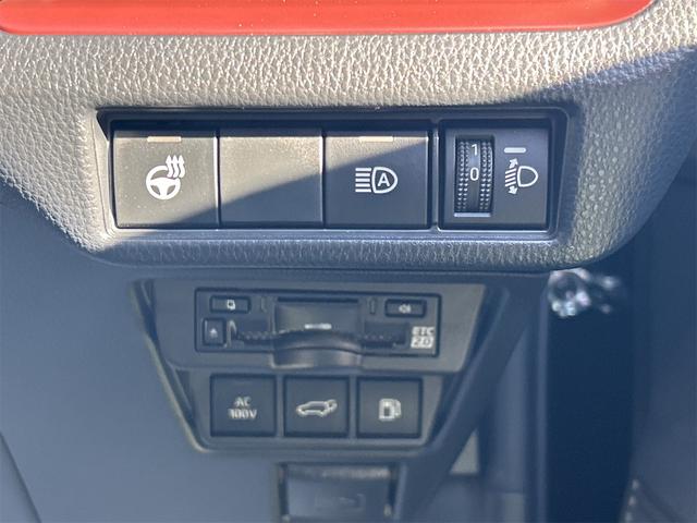 プリウス Ｚ　ドライブレコーダー　全周囲カメラ　ＴＶ　クリアランスソナー　オートクルーズコントロール　レーンアシスト　パークアシスト　衝突被害軽減システム　アルミホイール　オートマチックハイビーム　オートライト（8枚目）