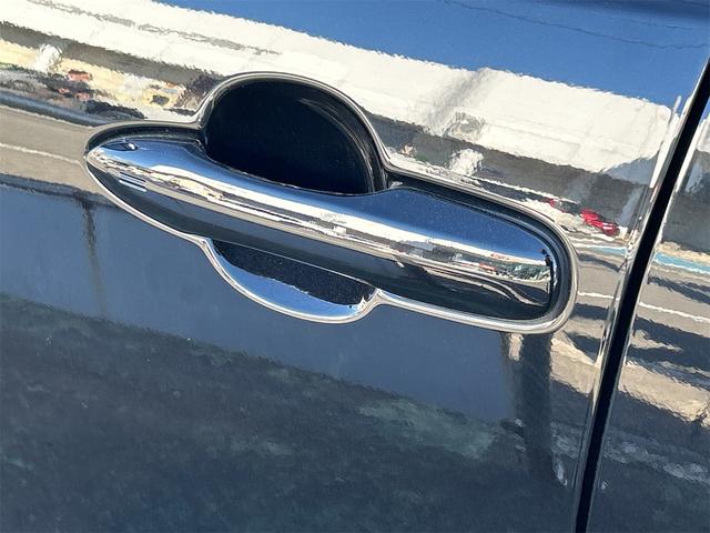 プリウス Ｚ　ドライブレコーダー　全周囲カメラ　ＴＶ　クリアランスソナー　オートクルーズコントロール　レーンアシスト　パークアシスト　衝突被害軽減システム　アルミホイール　オートマチックハイビーム　オートライト（41枚目）