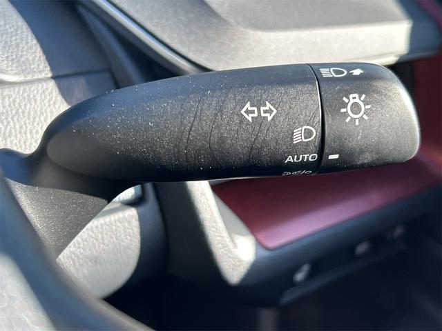 プリウス Ｚ　ドライブレコーダー　全周囲カメラ　ＴＶ　クリアランスソナー　オートクルーズコントロール　レーンアシスト　パークアシスト　衝突被害軽減システム　アルミホイール　オートマチックハイビーム　オートライト（54枚目）