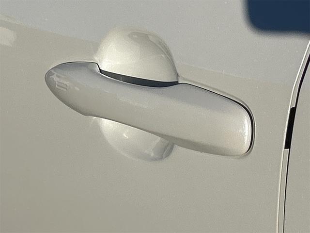 ヤリスクロス ハイブリッドＺ　ドライブレコーダー　ＥＴＣ　全周囲カメラ　オートクルーズコントロール　レーンアシスト　パワーシート　衝突被害軽減システム　ナビ　オートマチックハイビーム　オートライト　ＬＥＤヘッドランプ（38枚目）