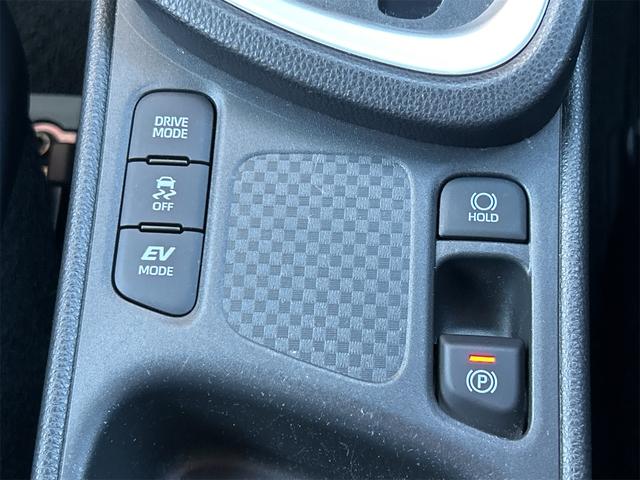 ヤリスクロス ハイブリッドＺ　ドライブレコーダー　ＥＴＣ　全周囲カメラ　オートクルーズコントロール　レーンアシスト　パワーシート　衝突被害軽減システム　ナビ　オートマチックハイビーム　オートライト　ＬＥＤヘッドランプ（44枚目）