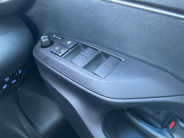 ヤリスクロス ハイブリッドＺ　ドライブレコーダー　ＥＴＣ　全周囲カメラ　オートクルーズコントロール　レーンアシスト　パワーシート　衝突被害軽減システム　ナビ　オートマチックハイビーム　オートライト　ＬＥＤヘッドランプ（53枚目）