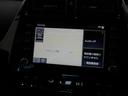 プリウス Ｓ　ＥＳＣ　スマートキ－　ＬＥＤヘッドライト　ＥＴＣ車載器　フルオートエアコン　クルーズコントロール　エアバッグ　テレビ　イモビ　パワーウインドウ　ＰＳ　デュアルエアバック　サイドエアバック　ＡＷ　ＡＢＳ（5枚目）
