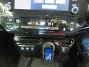 プリウス Ｓ　ＥＳＣ　スマートキ－　ＬＥＤヘッドライト　ＥＴＣ車載器　フルオートエアコン　クルーズコントロール　エアバッグ　テレビ　イモビ　パワーウインドウ　ＰＳ　デュアルエアバック　サイドエアバック　ＡＷ　ＡＢＳ（8枚目）
