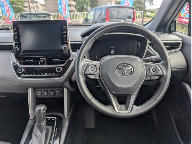 カローラクロス ハイブリッド　Ｚ　ＡＣ１００Ｖ電源　衝突軽減Ｂ　スマキ－　Ｂモニター　メモリナビ　ＬＥＤ　ＡＣ　運転席Ｐシート　メディアプレイヤー接続　キーレス　パワステ　アルミ　エアバッグ　ＡＢＳ　パワーウィンドウ　ドラレコ付き（3枚目）
