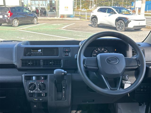 ハイゼットカーゴ ＤＸ　ＣＶＴ　衝突被害軽減システム　クリアランスソナー　両側スライドドア　キーレスエントリー　アイドリングストップ　オートマチックハイビーム　オートライト　ＡＢＳ　ＥＳＣ　エアコン（3枚目）