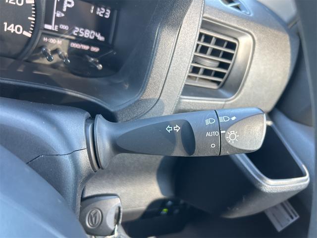 ハイゼットカーゴ ＤＸ　ＣＶＴ　衝突被害軽減システム　クリアランスソナー　両側スライドドア　キーレスエントリー　アイドリングストップ　オートマチックハイビーム　オートライト　ＡＢＳ　ＥＳＣ　エアコン（8枚目）