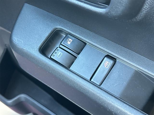 ハイゼットカーゴ ＤＸ　ＣＶＴ　衝突被害軽減システム　クリアランスソナー　両側スライドドア　キーレスエントリー　アイドリングストップ　オートマチックハイビーム　オートライト　ＡＢＳ　ＥＳＣ　エアコン（11枚目）